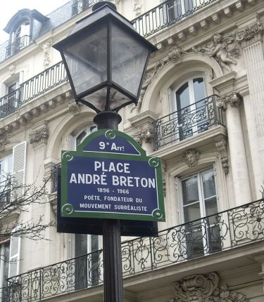 669px-Place_André-Breton,_Paris_9